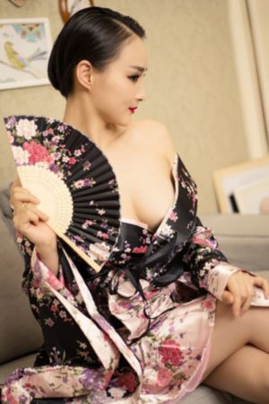 色噜噜狠狠一区二区三区果冻传媒_完整版电影在线观看